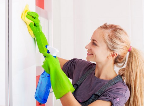 Professional sofa cleaning service in Leytonstone for fabric upholstery